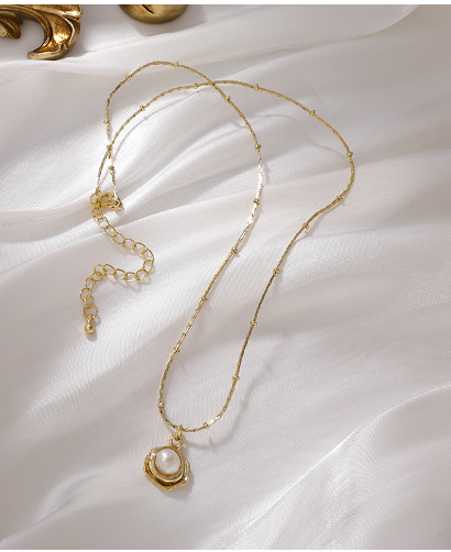 Aino Pearl Pendant Necklace