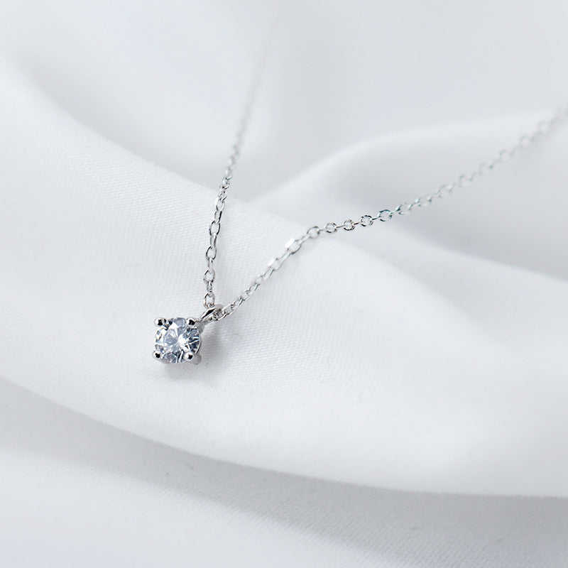 Nora Pendant Necklace