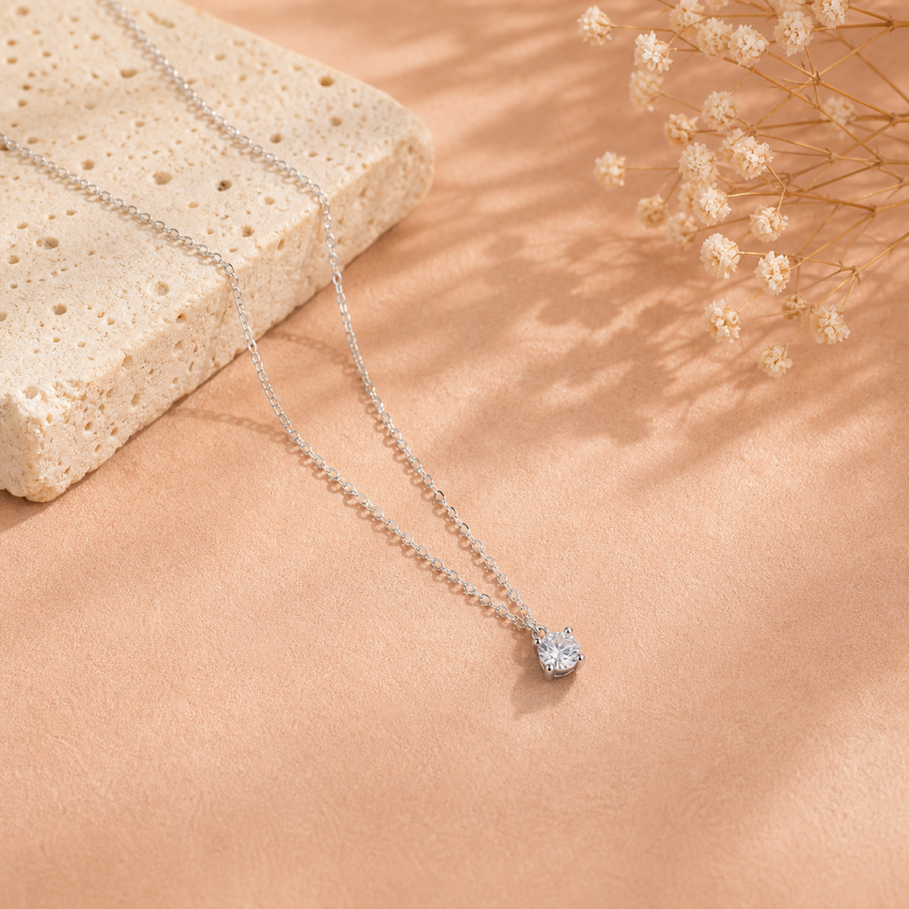Nora Pendant Necklace