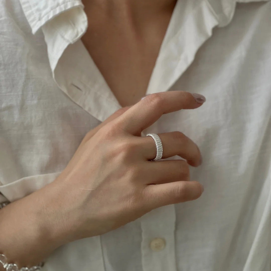 Hedda Ribbed Band Ring