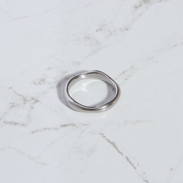 Sif Wavy Line Ring